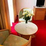 מלון Chateau Linza Shkoze (Tirana)
