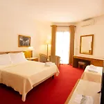 Chateau Linza מלון 4*