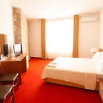 Chateau Linza מלון Shkoze (Tirana)