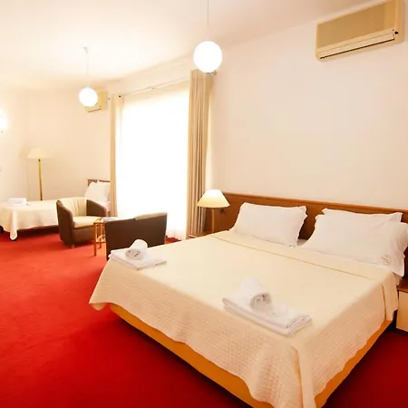 Chateau Linza Hotell 4*