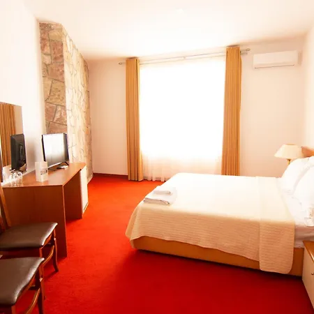 Chateau Linza Hotel Shkoze