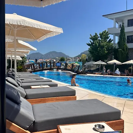 Chateau Linza מלון 4*