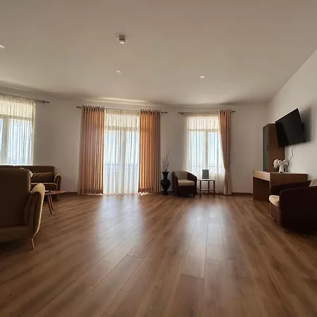 Chateau Linza Shkoze (Tirana)